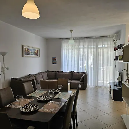 Apartment In Saranda With Sea Views ساراندا