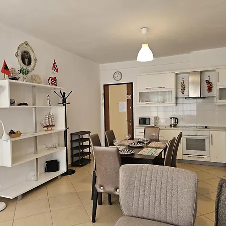 Apartment In Saranda With Sea Views شقة *